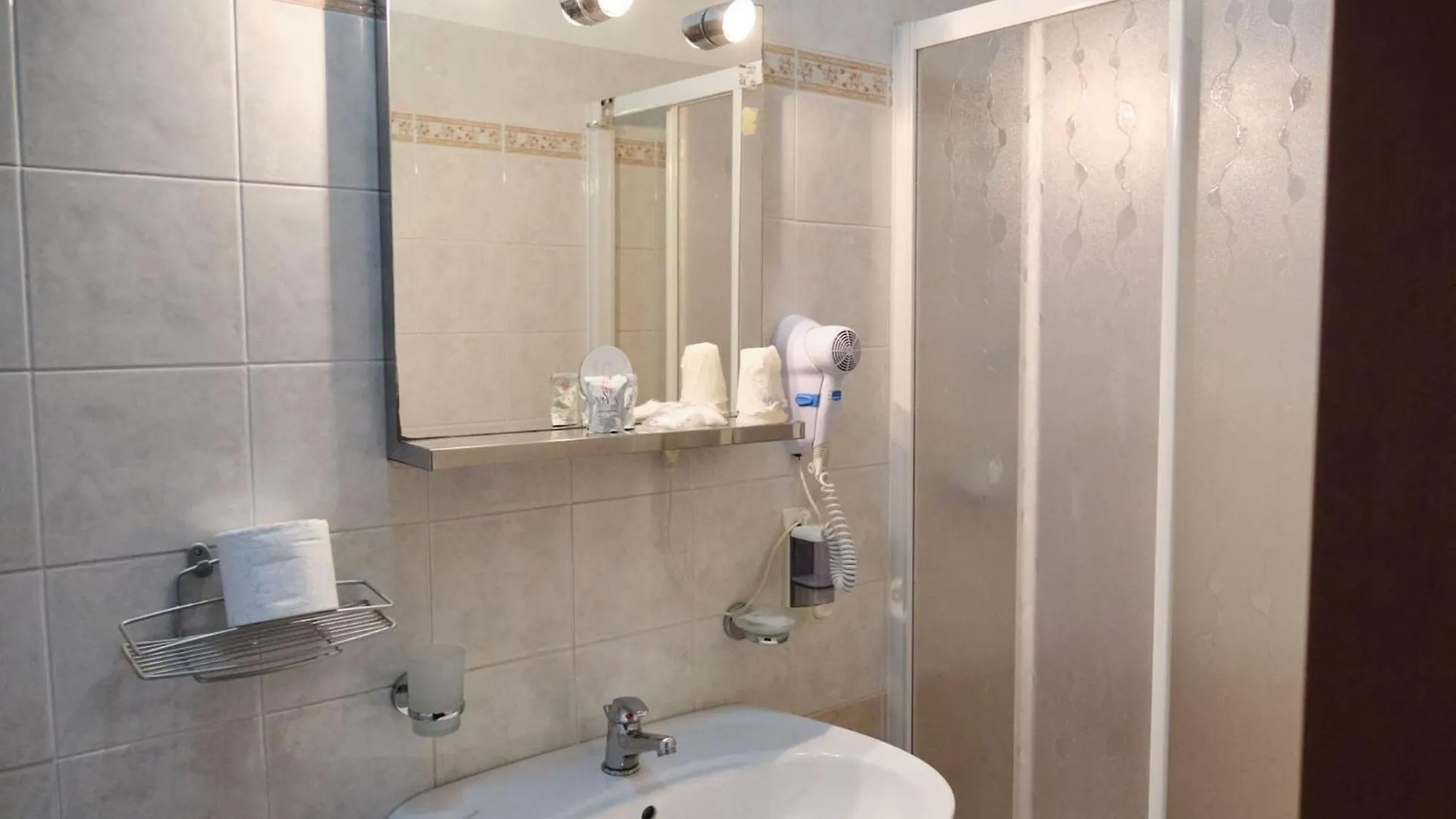 Room In Bb - Single Room For Bike Lovers In A Bb In Porto Viro Guest house